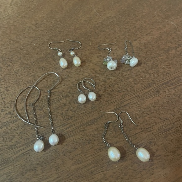 Collection of Pearl Earrings. - Picture 1 of 3